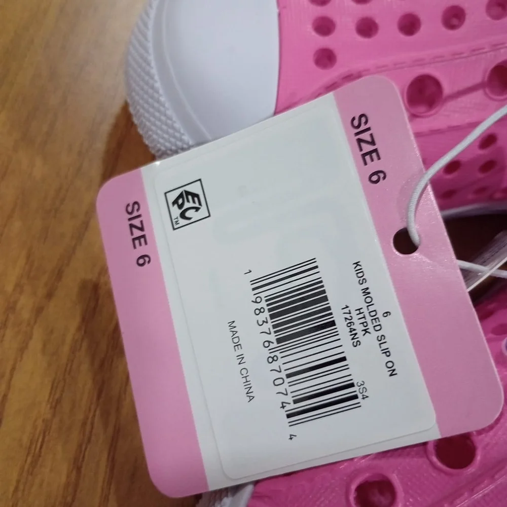 Size 6 Skechers Machine Washable Girl’s Shoes New With Tags